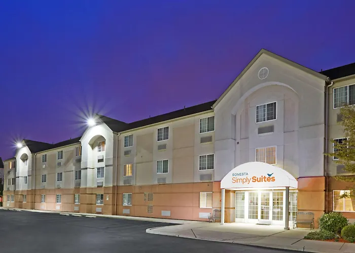 Pet Friendly hotel: Sonesta Simply Suites Somerset