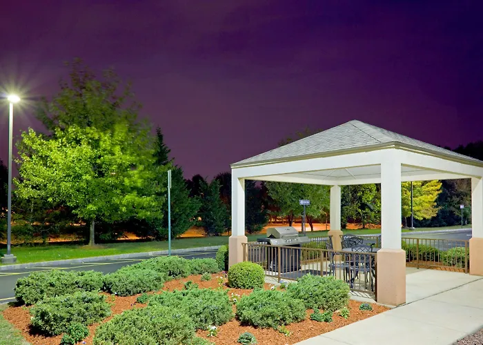 Pet Friendly hotel: Sonesta Simply Suites Somerset